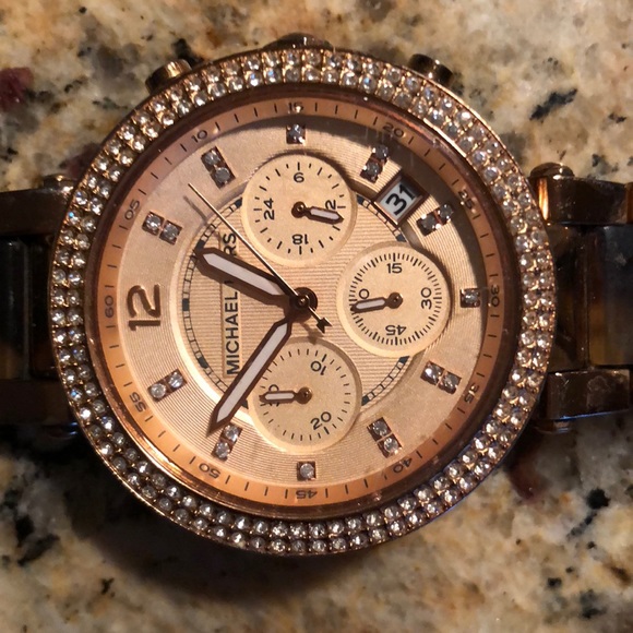 Michael Kors tortoise shell rose gold watch - Picture 3 of 3